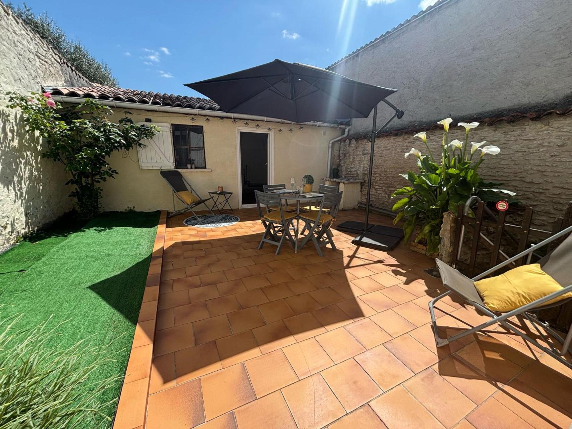 Charmante Maison Avec Cour Privative Cognac Extérieur photo